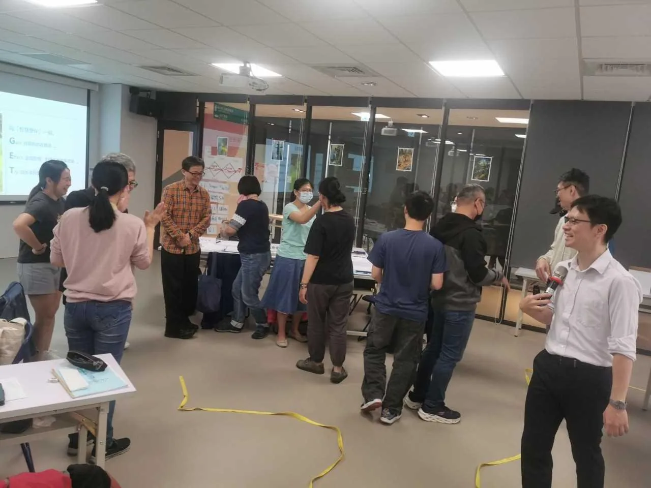 企業團隊於工作坊進行互動與引導演練